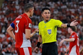 南宫网页版入口-这也行？集结日罗马调整名单以备葡超冲刺阶段里昂门线救险，清晨摩纳哥手感冰凉 